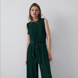 Sleeveless Dark Green Textured Jumpsuit with Waist Tie